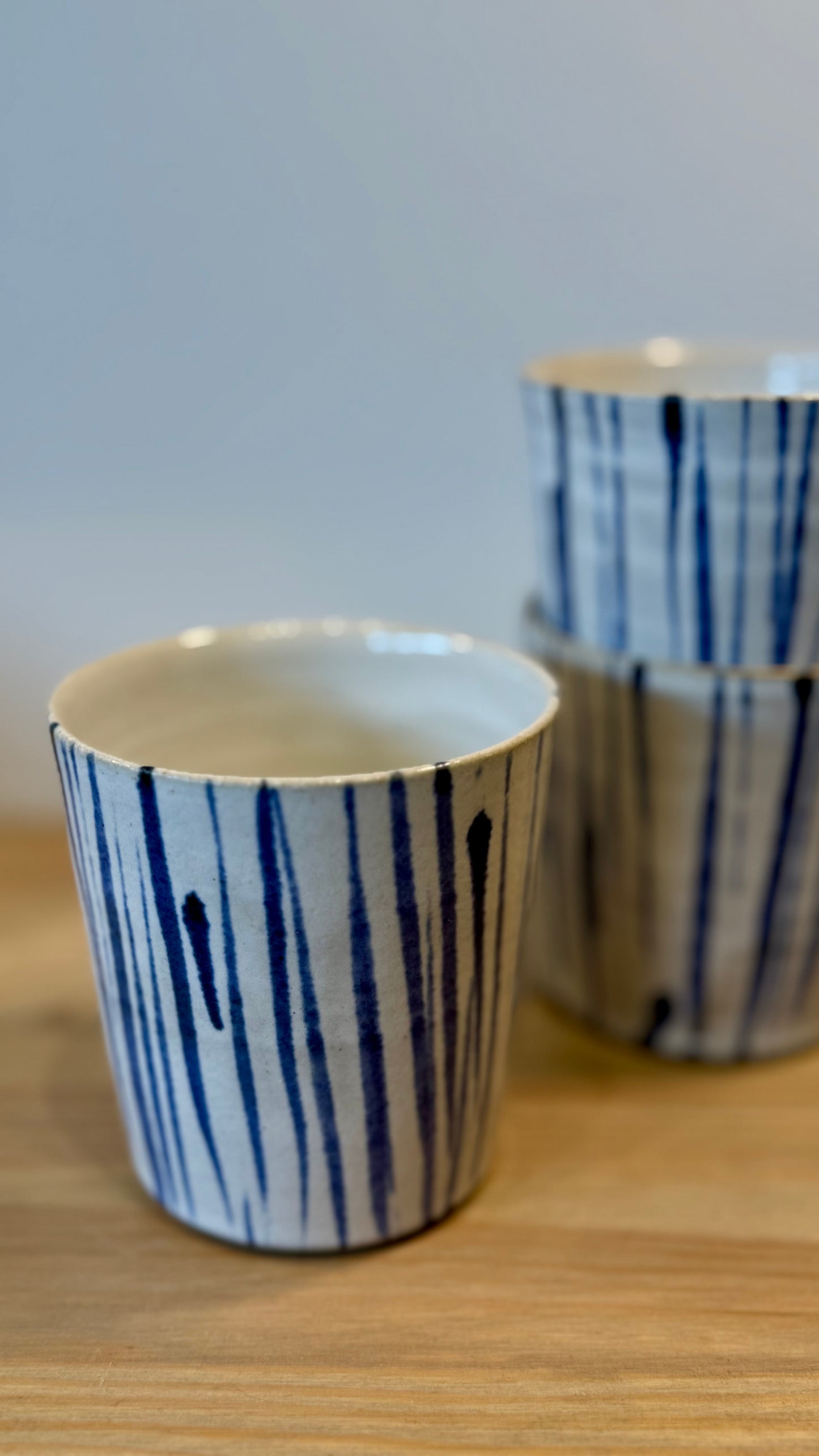 Mugg vit med blå rand