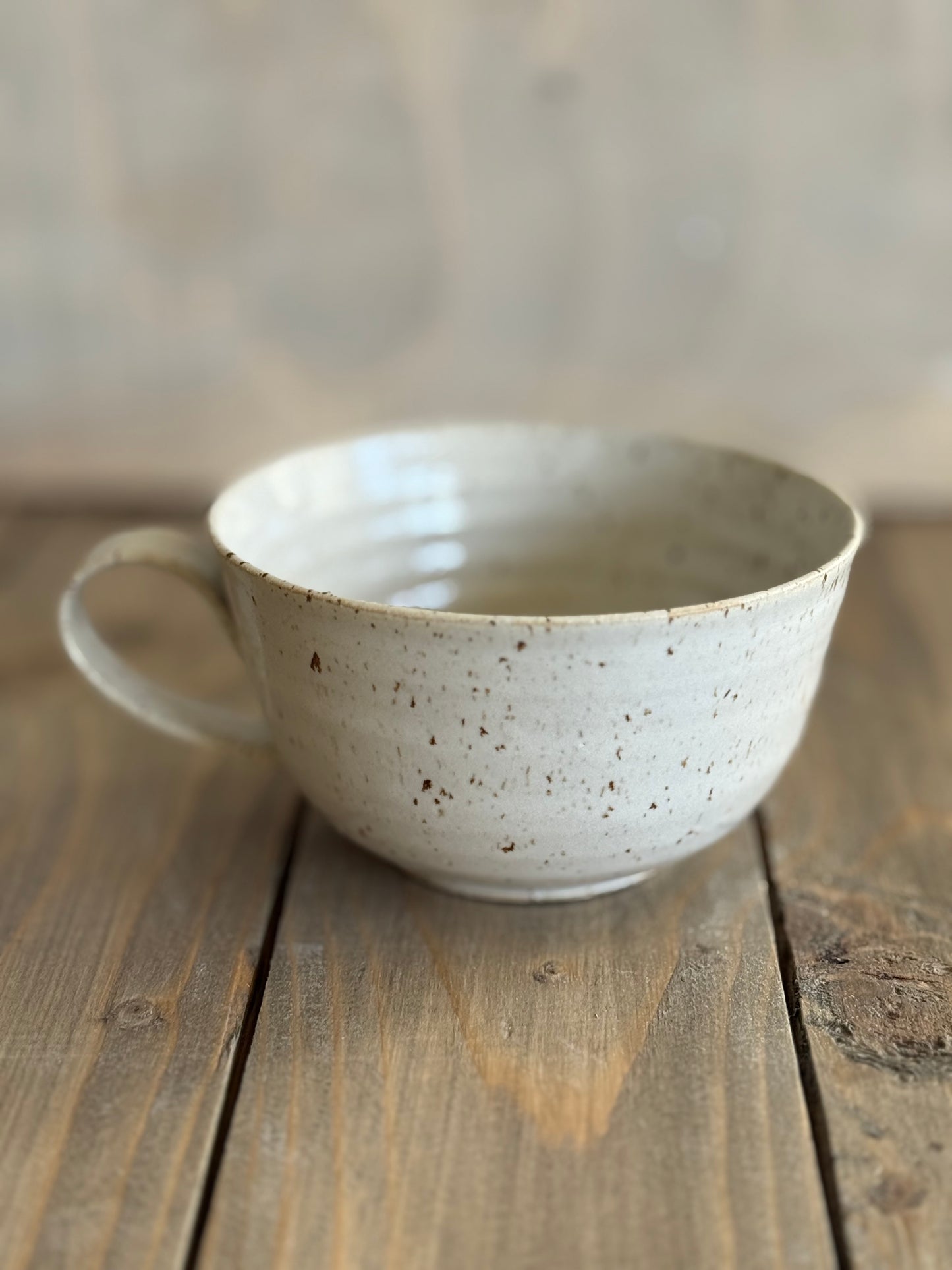 Kopp i sidenmatt vit glasyr